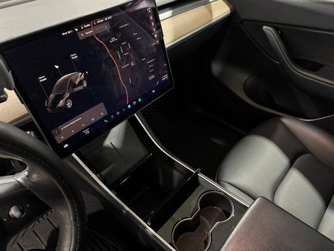 Used 2021 Tesla Model Y Long Range image 15