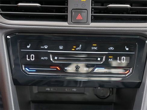 Certified 2025 Volkswagen Taos SE image 30