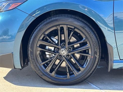 Certified 2025 Toyota Camry SE w/ Convenience Package image 9