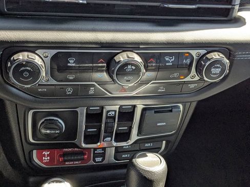 Used 2025 Jeep Gladiator Rubicon AWD/4WD image 21