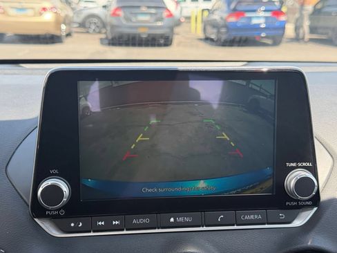 Used 2025 Nissan Sentra SV FWD image 18
