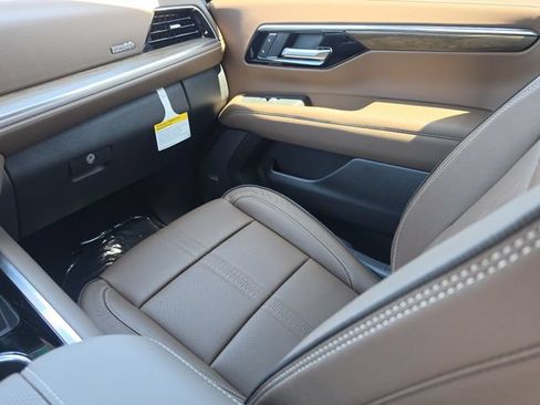 New 2026 Chevrolet Suburban High Country RWD image 19