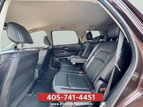 Used 2022 Nissan Pathfinder SL AWD/4WD image 16