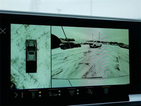 Used 2024 Chevrolet Silverado 2500 LTZ w/ LTZ Convenience Package image 28