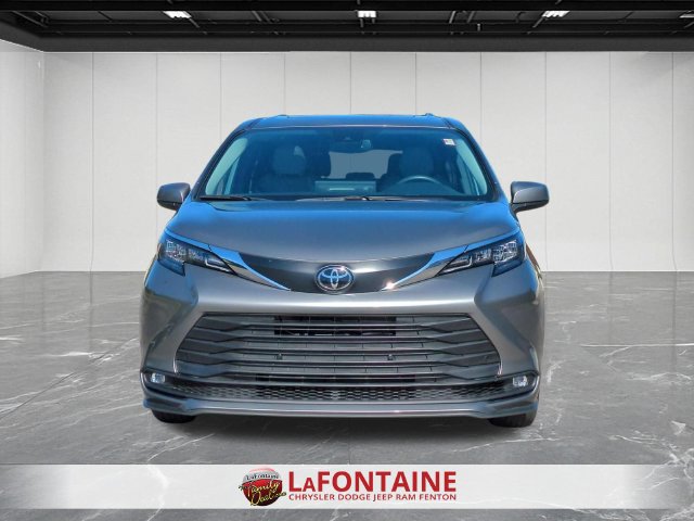 Used 2026 Toyota Sienna XLE FWD image 8