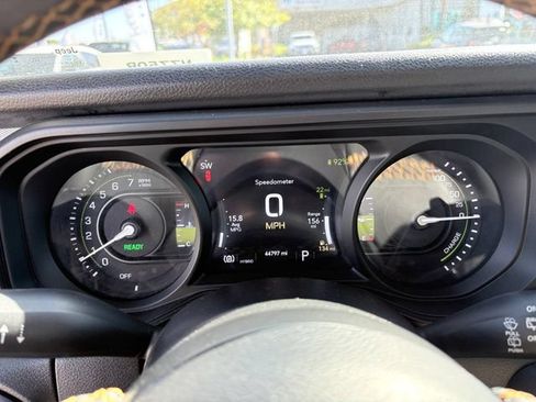 Used 2024 Jeep Wrangler Unlimited AWD/4WD image 24
