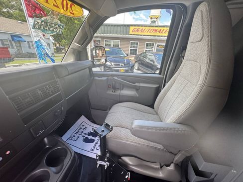 Used 2021 Chevrolet Express 2500 RWD image 26