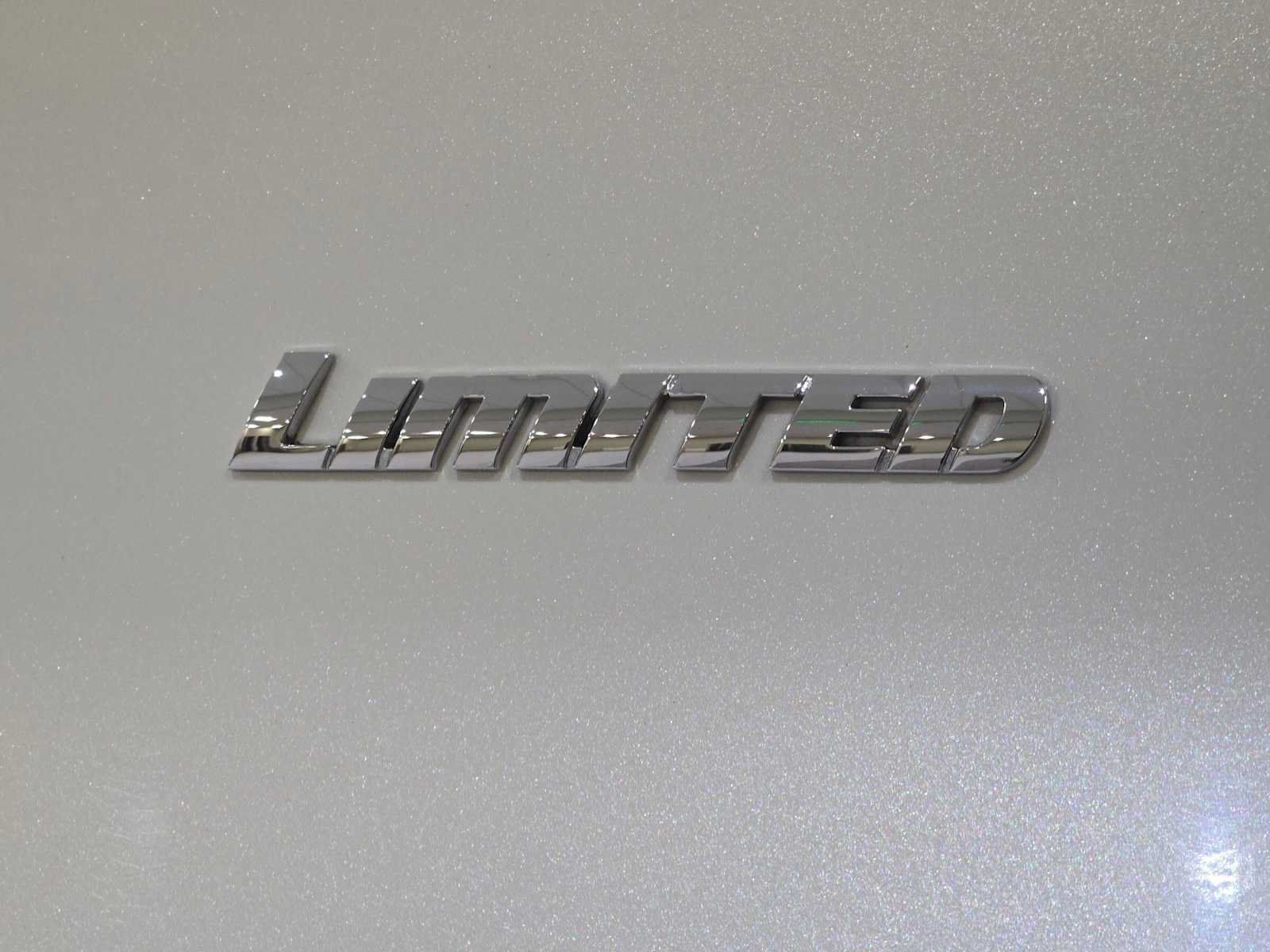 Used 2015 Toyota 4Runner Limited AWD/4WD image 7
