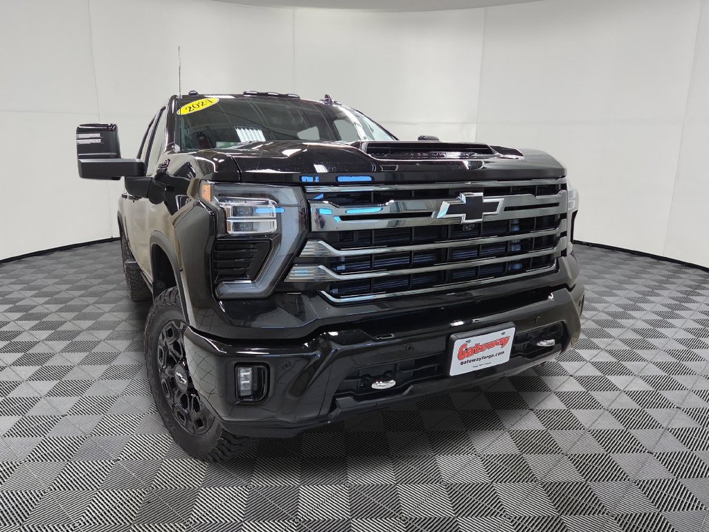 Used 2024 Chevrolet Silverado 2500 High Country w/ High Country Premium Package AWD/4WD image 2