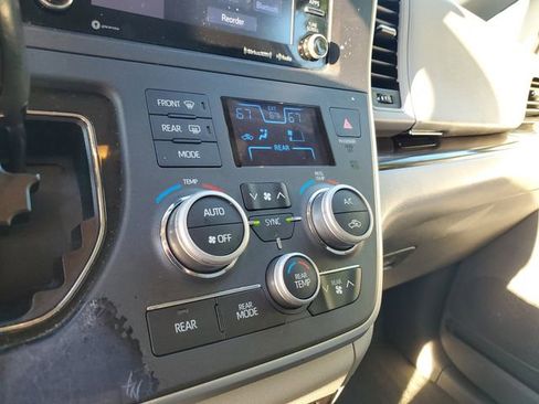 Used 2020 Toyota Sienna XLE FWD image 23