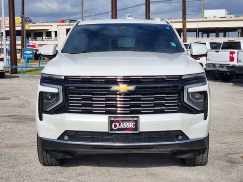 Used 2025 Chevrolet Suburban High Country image 2