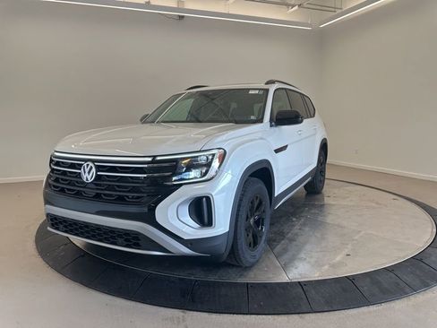 New 2026 Volkswagen Atlas Peak Edition AWD/4WD image 4