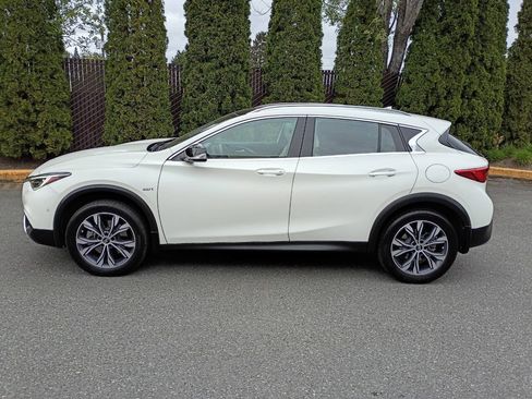 Used 2017 INFINITI QX30 Premium w/ Navigation Package AWD/4WD image 6