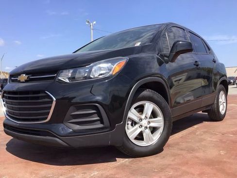 Used 2021 Chevrolet Trax LS w/ Tint and Cruise Package FWD image 13