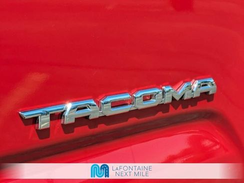Used 2017 Toyota Tacoma TRD Sport AWD/4WD image 10
