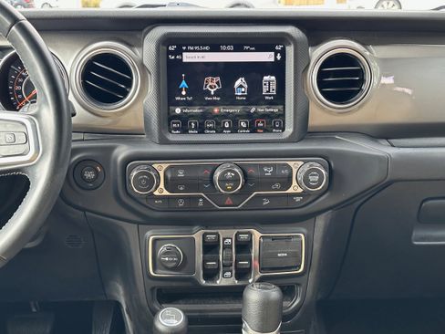 Used 2019 Jeep Wrangler Unlimited Sahara image 15