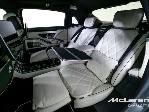 Used 2023 Mercedes-Benz Maybach S 680 4MATIC w/ Manufaktur Leather Package image 17