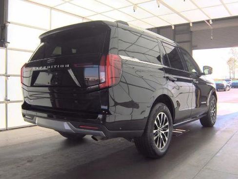 Used 2025 Ford Expedition Platinum AWD/4WD image 2