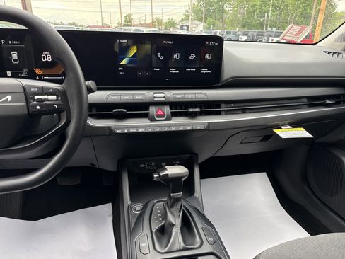 Used 2025 Kia K4 FWD image 24