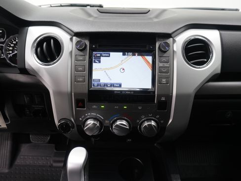 Used 2018 Toyota Tundra SR5 w/ SR5 Upgrade Package AWD/4WD image 20