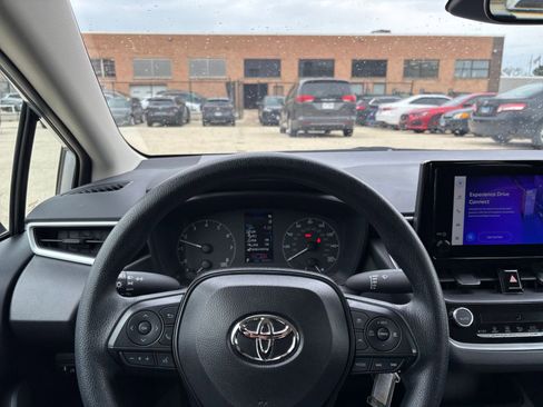 Used 2025 Toyota Corolla LE FWD image 32