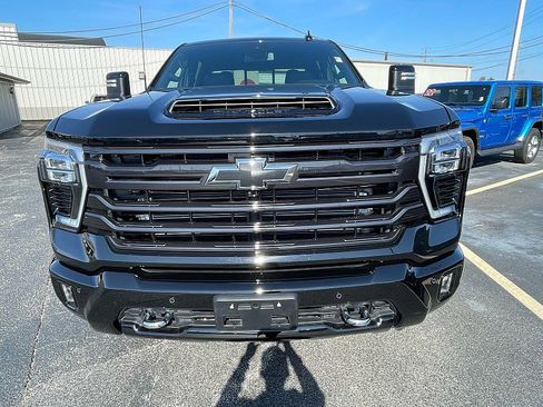 Used 2025 Chevrolet Silverado 2500 High Country w/ Midnight Edition AWD/4WD image 3