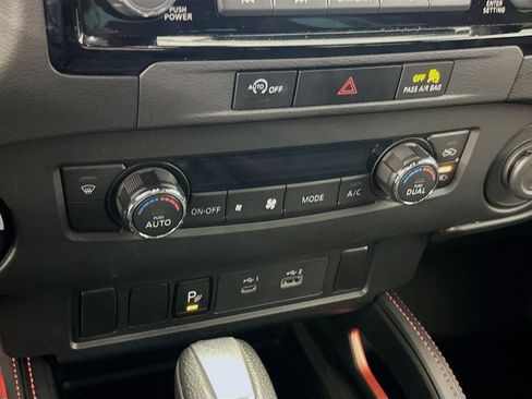 Used 2023 Nissan Frontier PRO-4X w/ Technology Package image 24