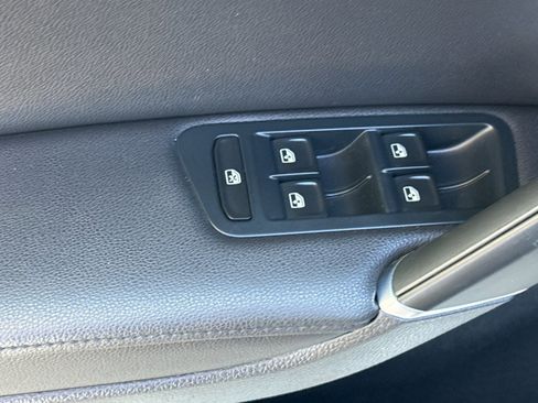 Used 2016 Volkswagen e-Golf SEL Premium FWD image 11
