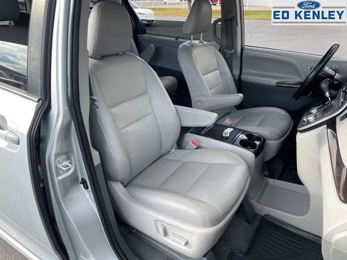 Used 2020 Toyota Sienna XLE image 25