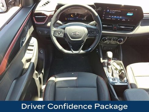 Used 2025 Chevrolet TrailBlazer RS w/ Convenience Package AWD/4WD image 3