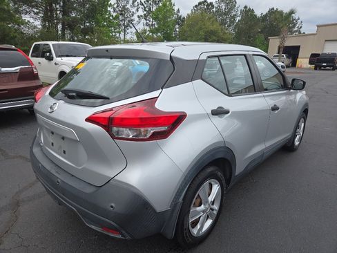 Used 2020 Nissan Kicks S image 6