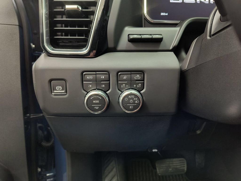 Used 2026 GMC Sierra 2500 Denali Ultimate AWD/4WD image 16