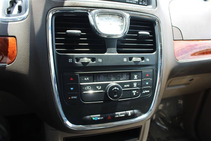 Used 2013 Chrysler Town & Country Touring FWD image 19