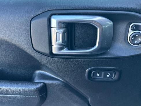 Used 2022 Jeep Gladiator Sport image 12