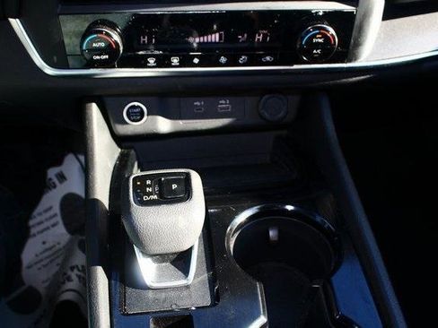 Used 2023 Nissan Rogue SV image 17