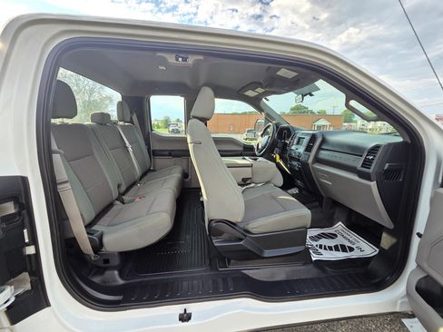 Used 2018 Ford F250 XL w/ Power Equipment Group RWD image 18