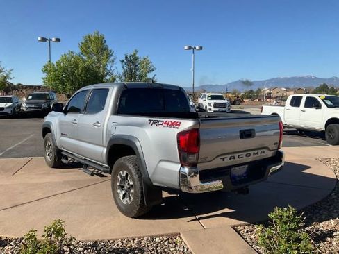 Used 2019 Toyota Tacoma TRD Off-Road AWD/4WD image 4