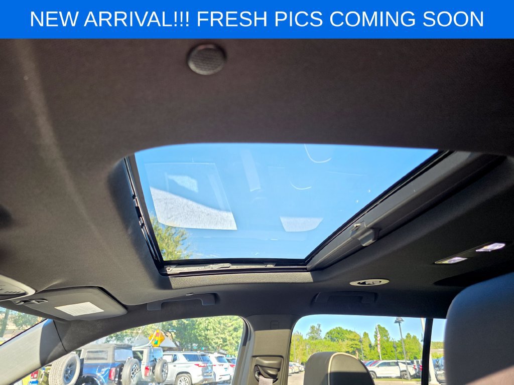 Used 2023 Chevrolet Traverse Premier w/ LPO, Cargo Package FWD image 9
