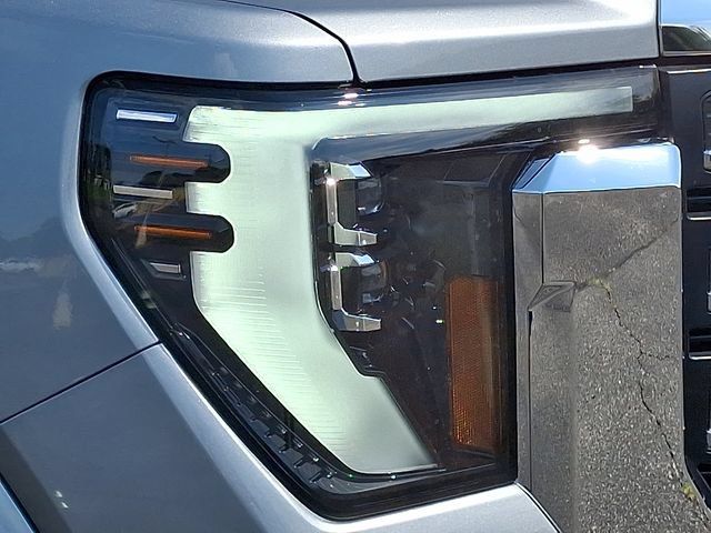 Used 2024 GMC Sierra 2500 SLT w/ SLT Premium Package AWD/4WD image 28