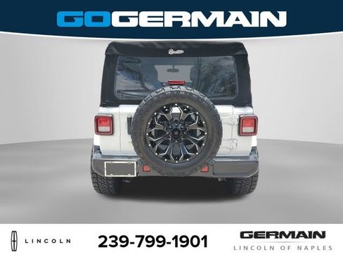 Used 2019 Jeep Wrangler Unlimited Sahara AWD/4WD image 8
