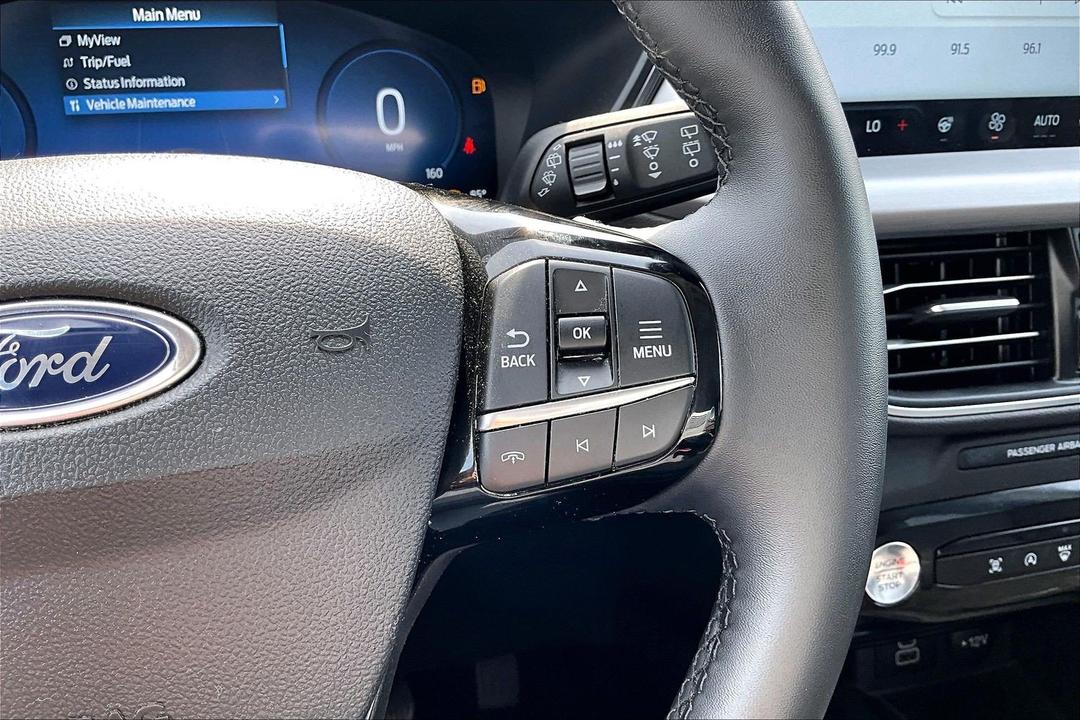 Certified 2025 Ford Escape Platinum AWD/4WD image 23