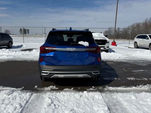 Used 2022 Kia Seltos EX image 7