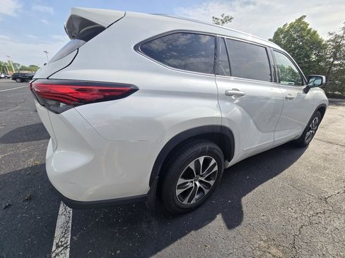 Certified 2021 Toyota Highlander XLE AWD/4WD image 8