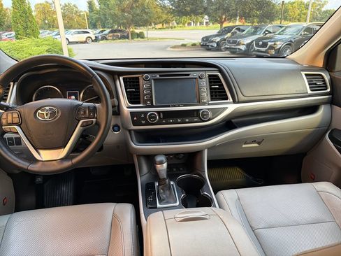 Used 2019 Toyota Highlander Limited Platinum AWD/4WD image 26