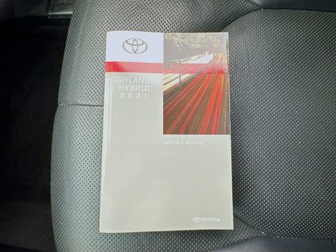 Used 2021 Toyota Highlander Platinum image 45