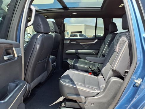 Used 2025 GMC Acadia Denali w/ Super Cruise Package AWD/4WD image 22