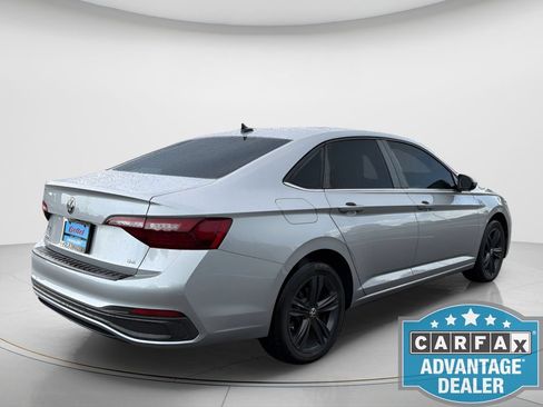 Used 2023 Volkswagen Jetta SE FWD image 5