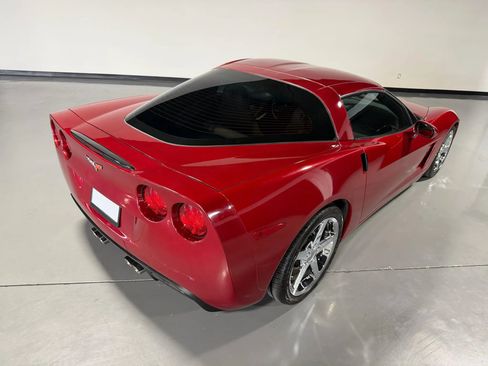 Used 2005 Chevrolet Corvette Coupe RWD image 2