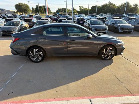 Used 2025 Hyundai Elantra SEL FWD image 6