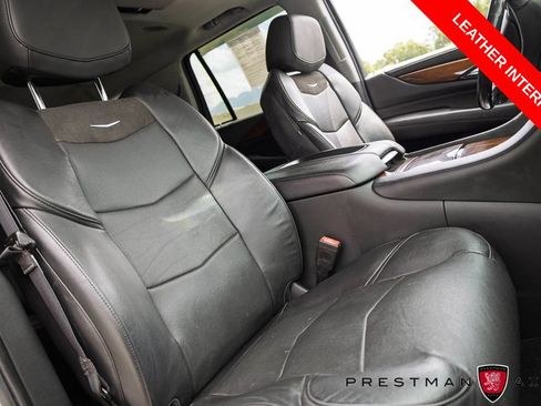 Used 2020 Cadillac Escalade Premium Luxury AWD/4WD image 4